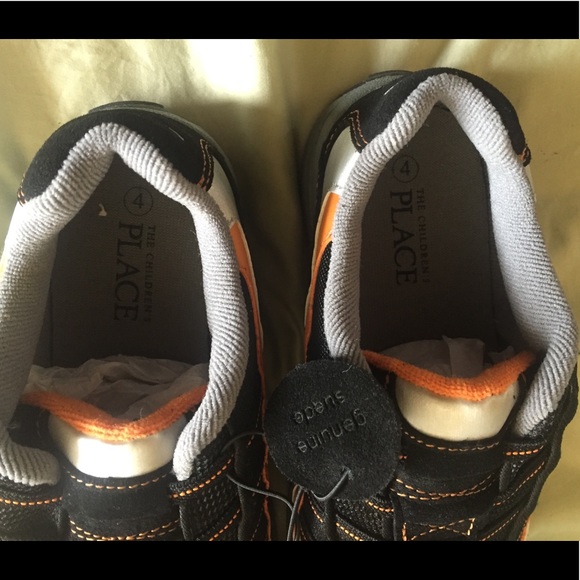 Children’s Place boys slip on shoes - Picture 7 of 8